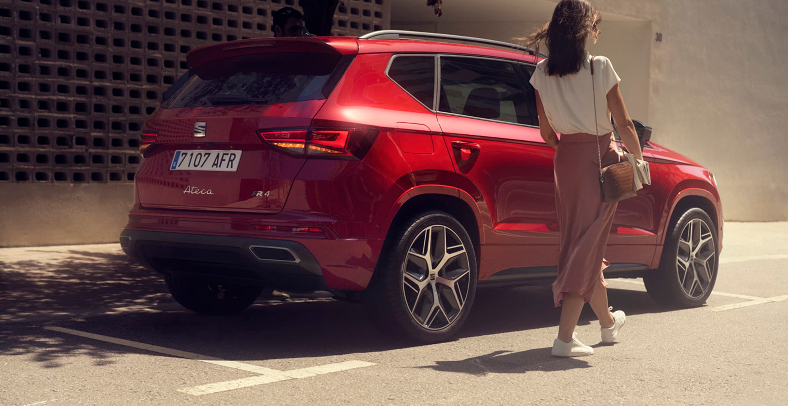 SEAT Ateca travel assist safety feature illustration