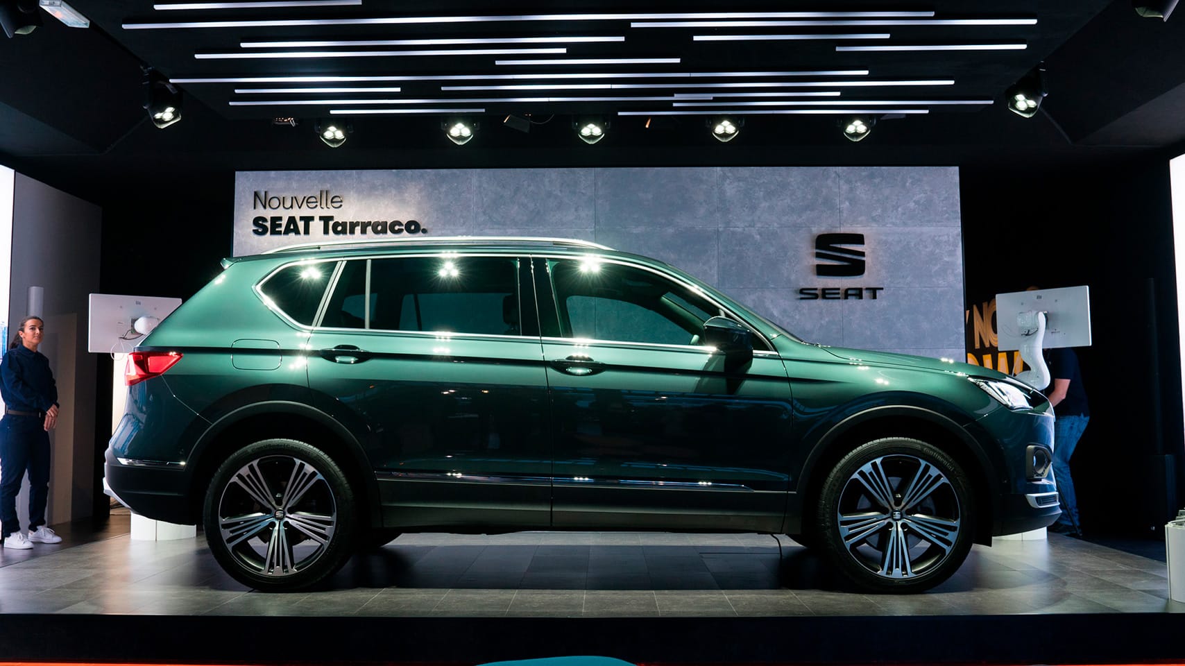 New SEAT Tarraco side view