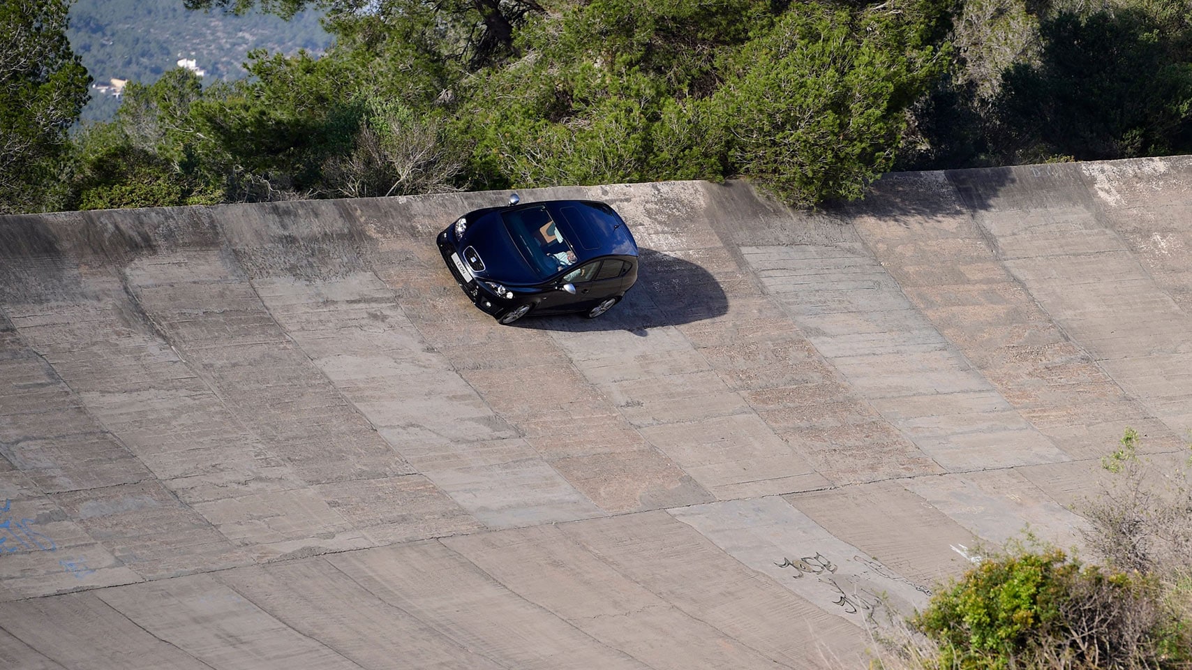 SEAT Leon driving in stream area black