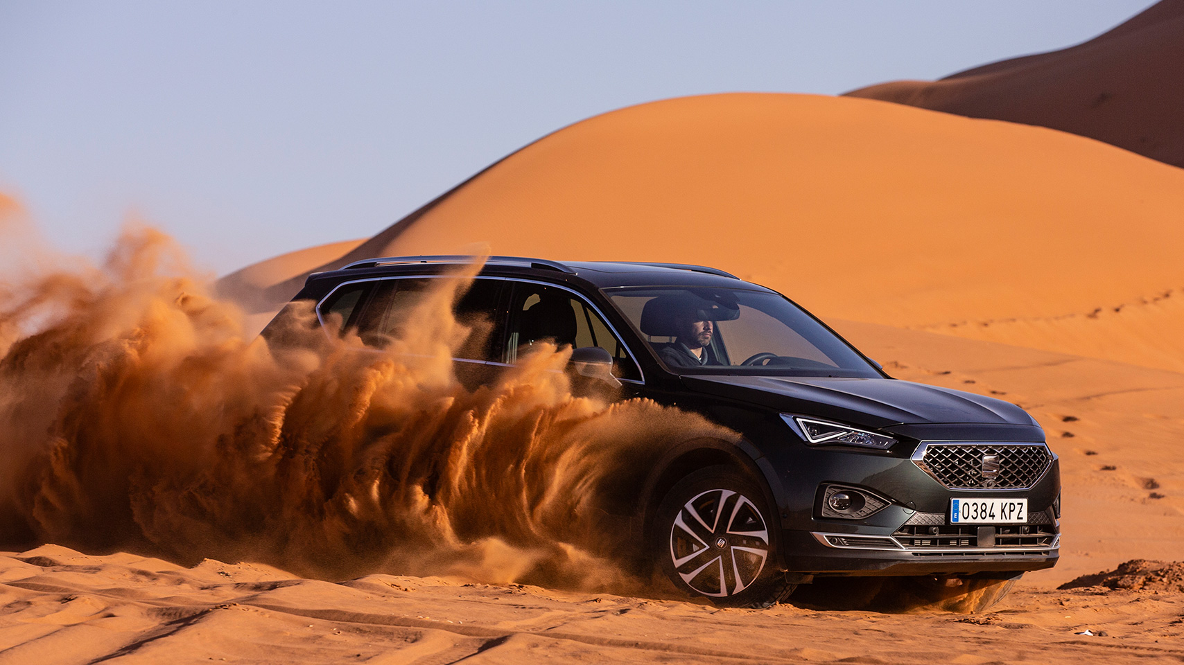 SEAT Tarraco driving in the desert